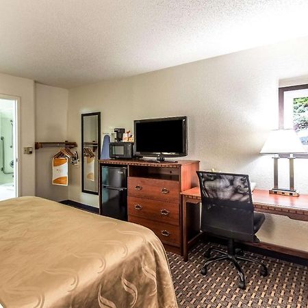 Quality Inn Milwaukee- بروكفيلد المظهر الخارجي الصورة