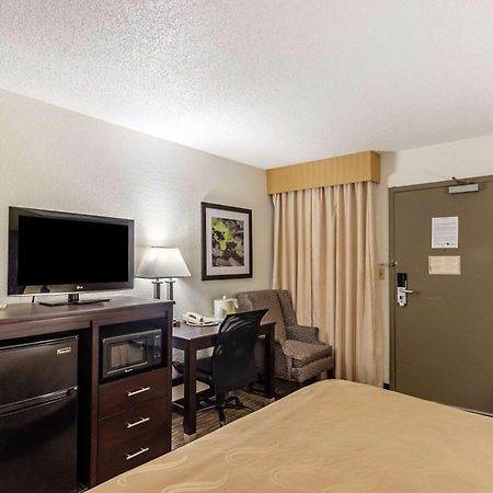 Quality Inn Milwaukee- بروكفيلد المظهر الخارجي الصورة