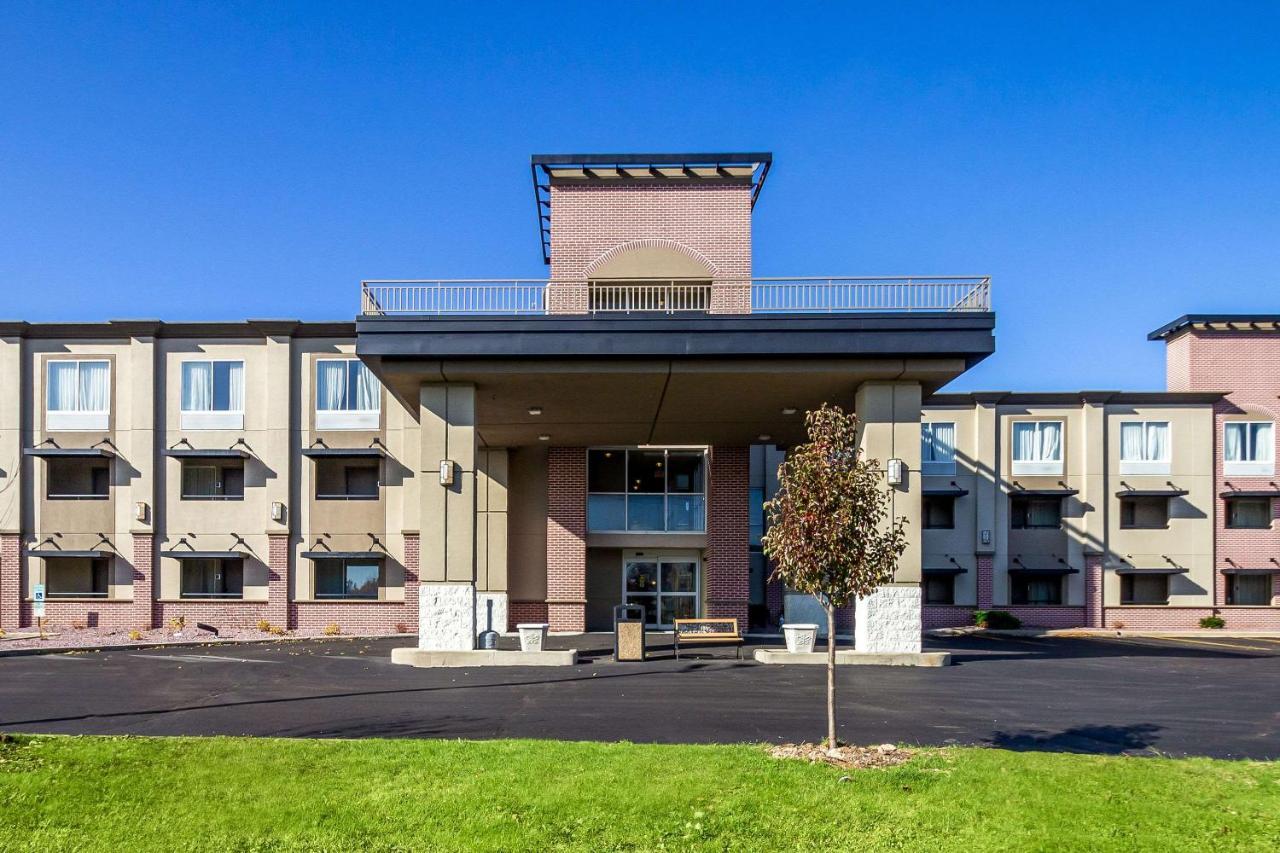 Quality Inn Milwaukee- بروكفيلد المظهر الخارجي الصورة