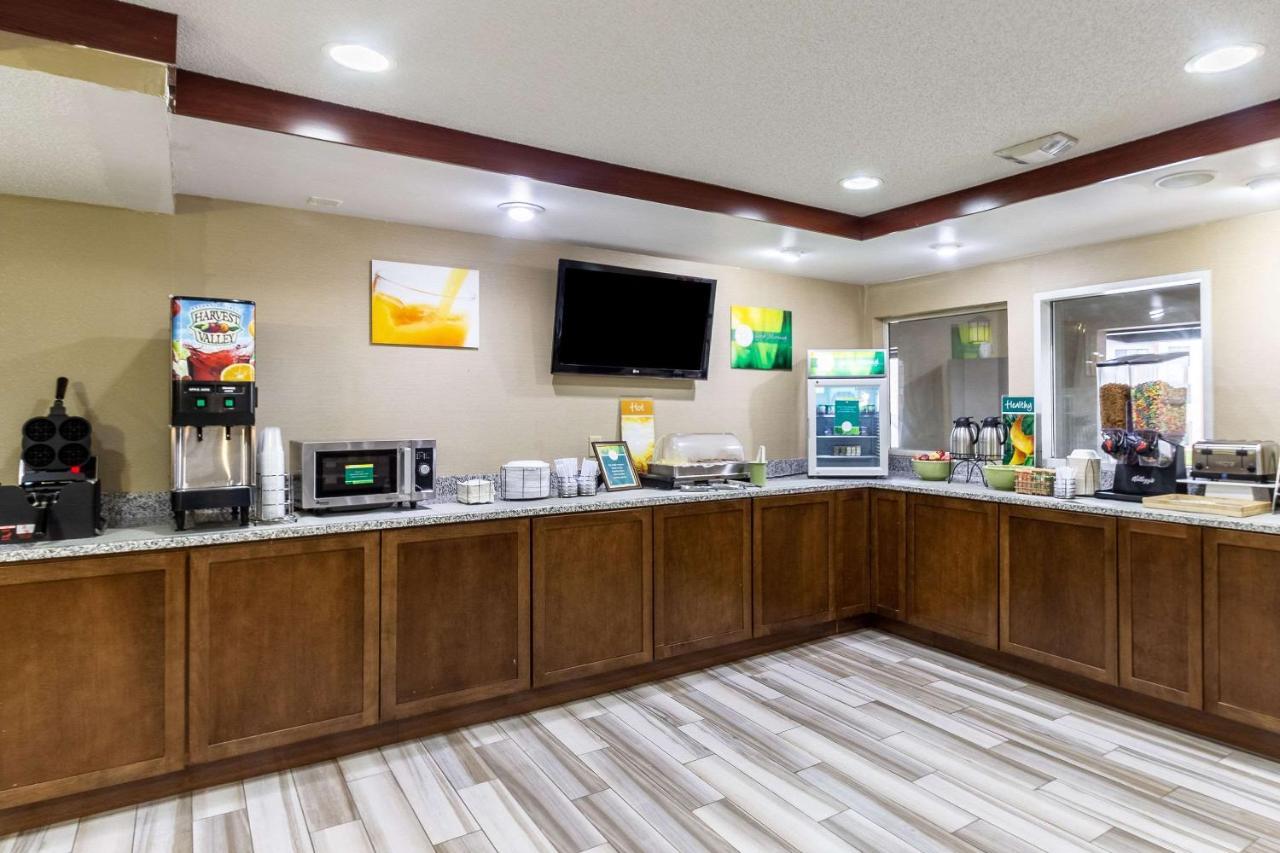 Quality Inn Milwaukee- بروكفيلد المظهر الخارجي الصورة