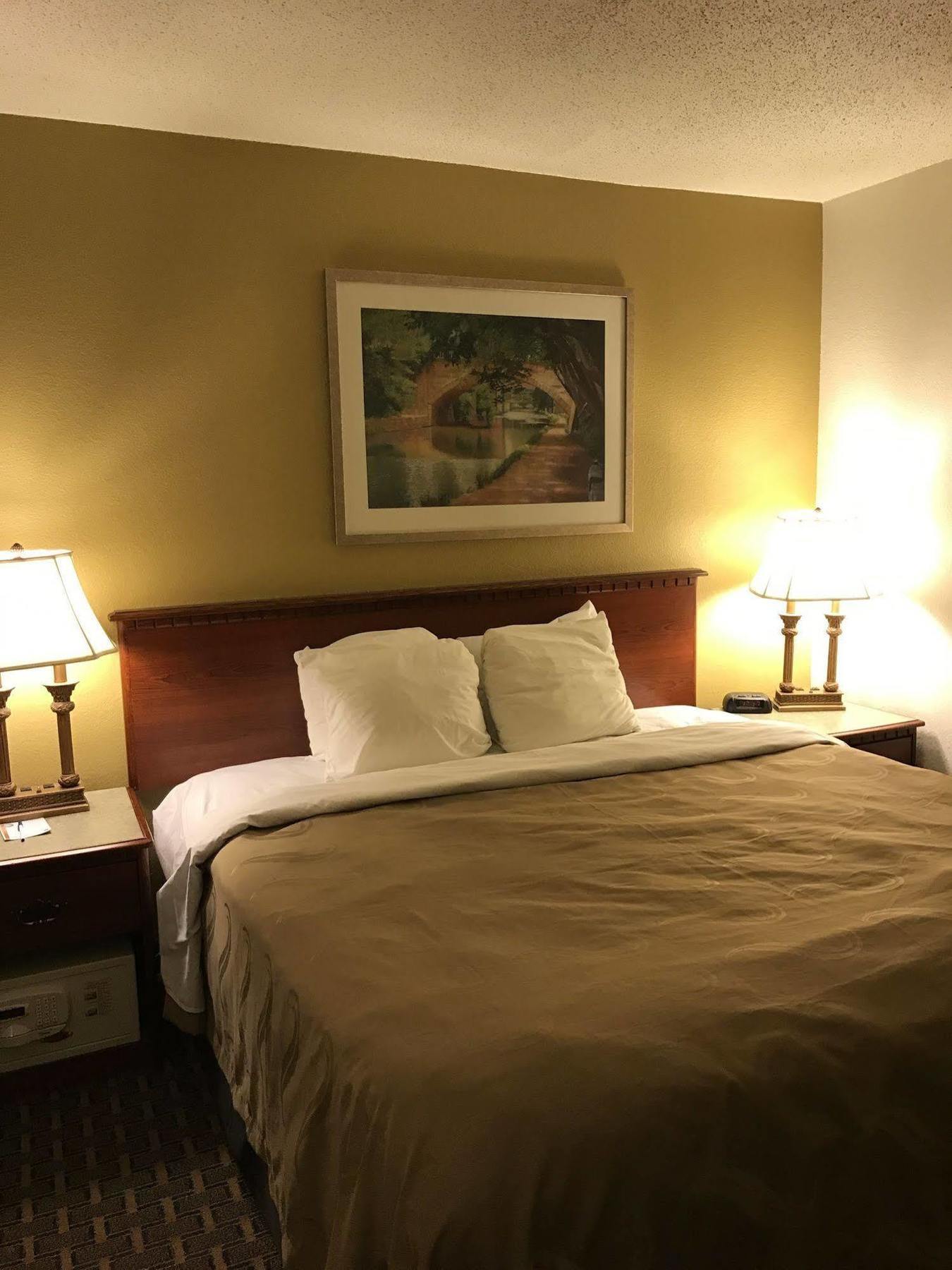 Quality Inn Milwaukee- بروكفيلد المظهر الخارجي الصورة