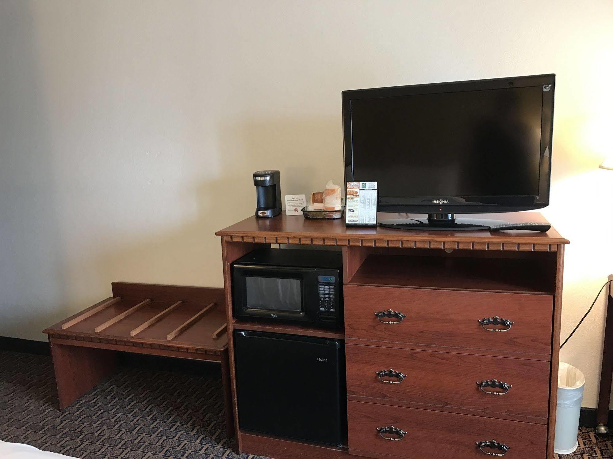 Quality Inn Milwaukee- بروكفيلد المظهر الخارجي الصورة