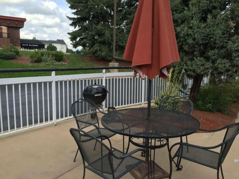 Quality Inn Milwaukee- بروكفيلد المظهر الخارجي الصورة
