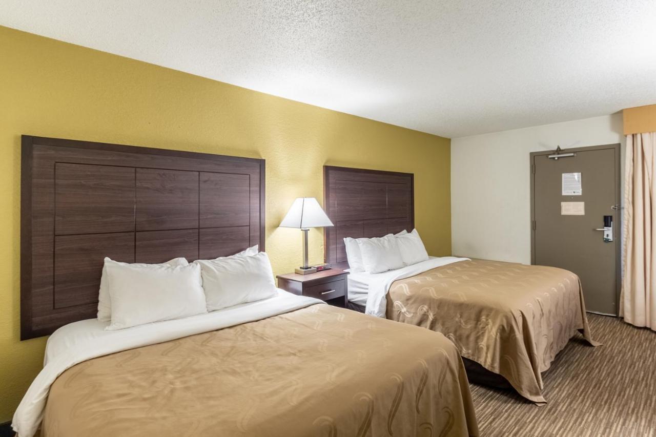 Quality Inn Milwaukee- بروكفيلد المظهر الخارجي الصورة
