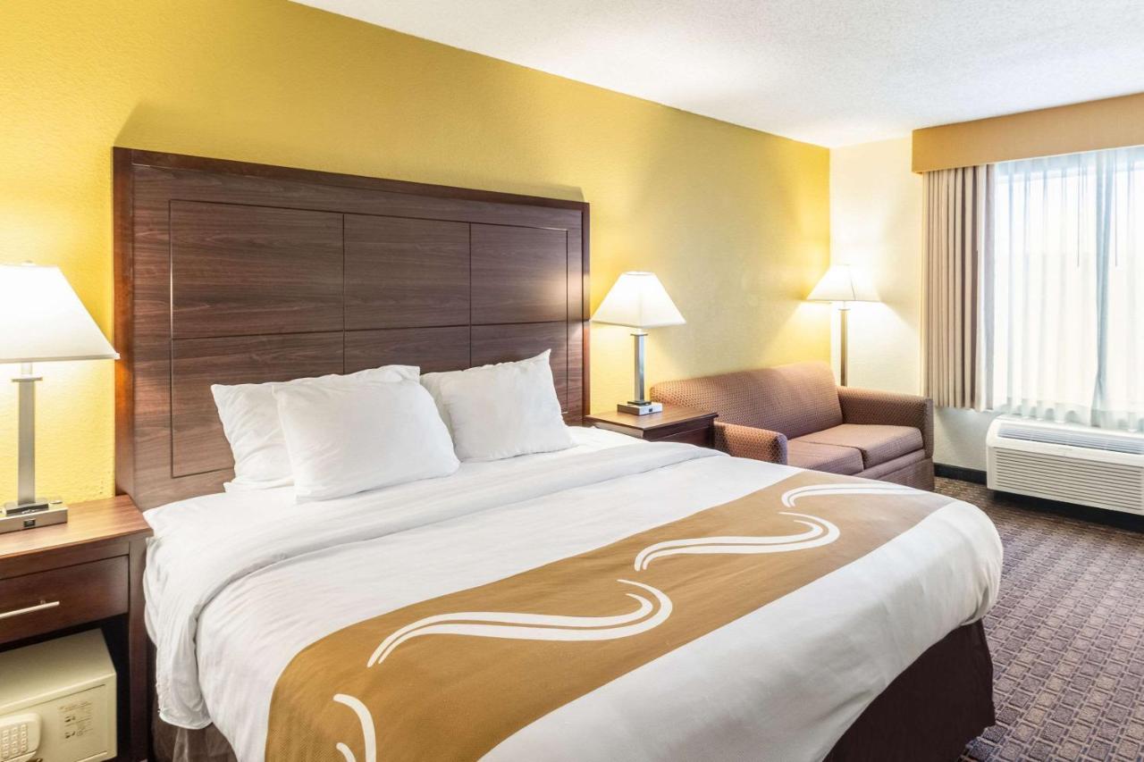 Quality Inn Milwaukee- بروكفيلد المظهر الخارجي الصورة