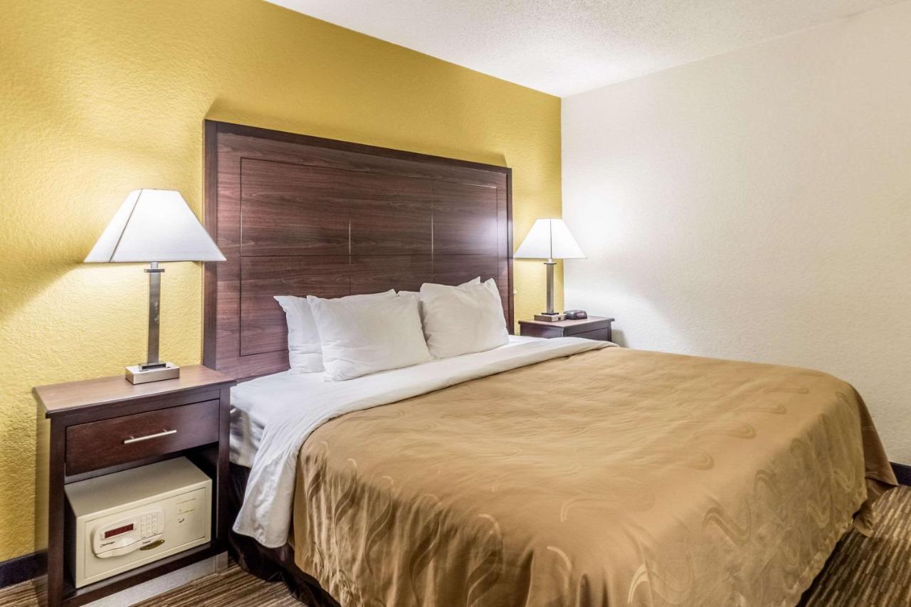 Quality Inn Milwaukee- بروكفيلد المظهر الخارجي الصورة