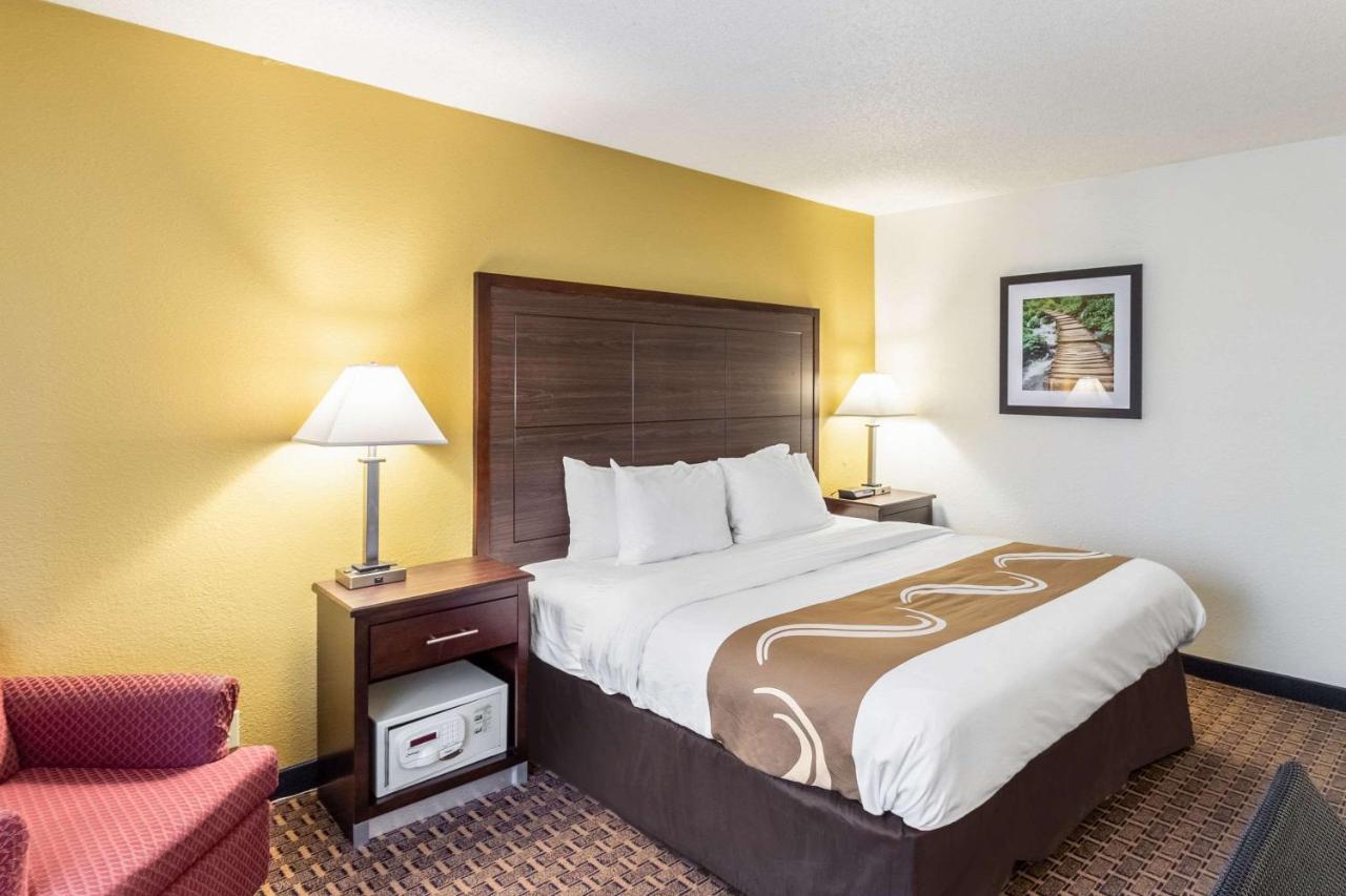 Quality Inn Milwaukee- بروكفيلد المظهر الخارجي الصورة