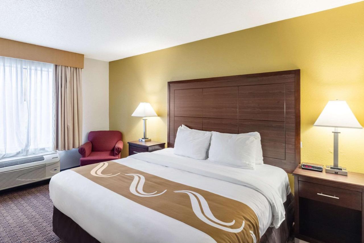 Quality Inn Milwaukee- بروكفيلد المظهر الخارجي الصورة