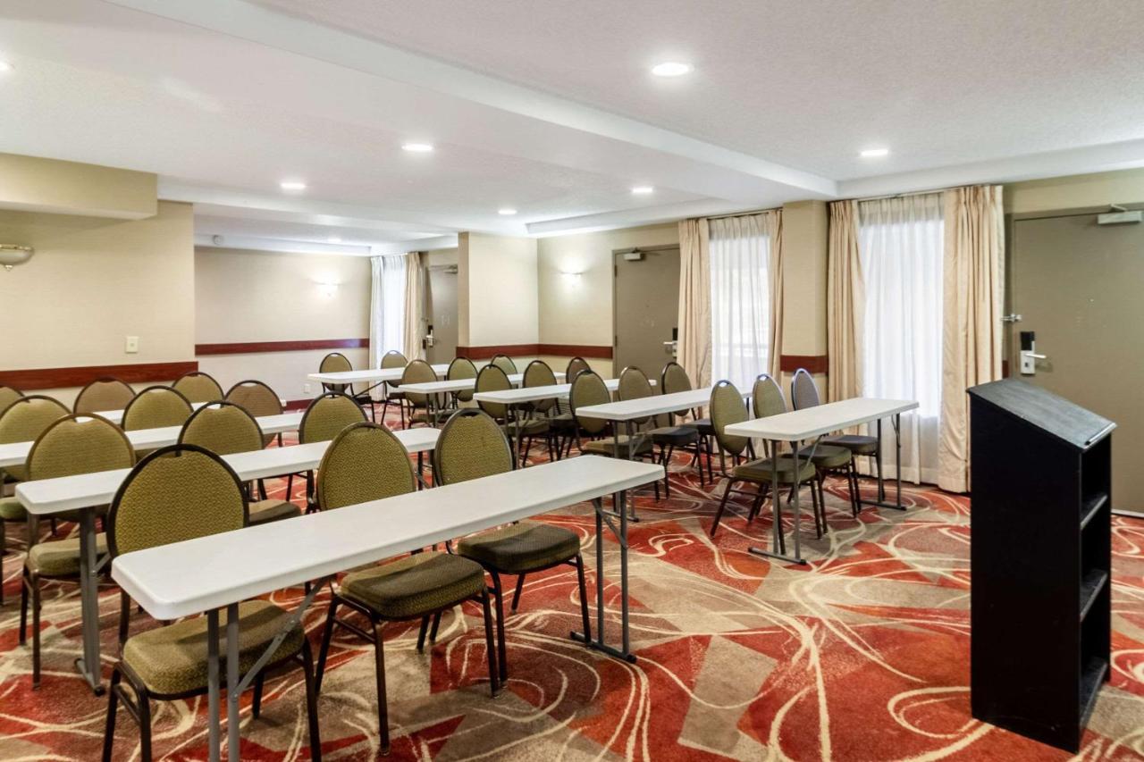 Quality Inn Milwaukee- بروكفيلد المظهر الخارجي الصورة